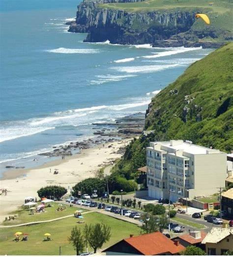 Casa De 2 Quartos Com 2 Ares-Condicionados Em Torres-Rs - Na Mais Bela Praia Gaucha - Cozinha - Banheiro - Tv Smart 32 E Wi-Fi - Estacionamento - Anfitria Superhost No Bnb别墅 外观 照片