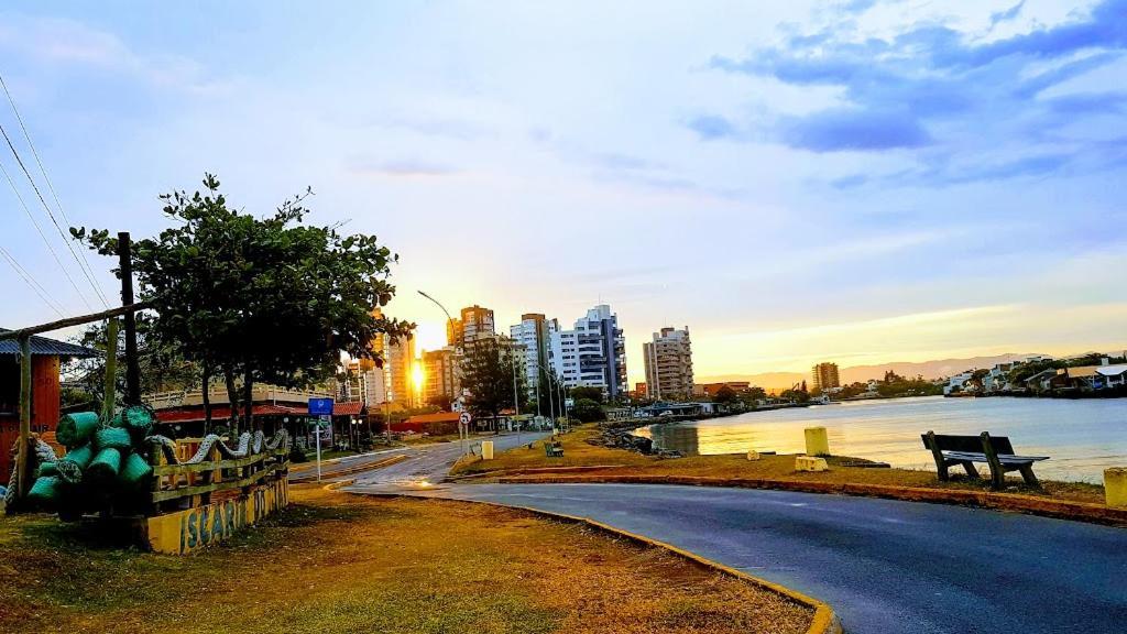 Casa De 2 Quartos Com 2 Ares-Condicionados Em Torres-Rs - Na Mais Bela Praia Gaucha - Cozinha - Banheiro - Tv Smart 32 E Wi-Fi - Estacionamento - Anfitria Superhost No Bnb别墅 外观 照片