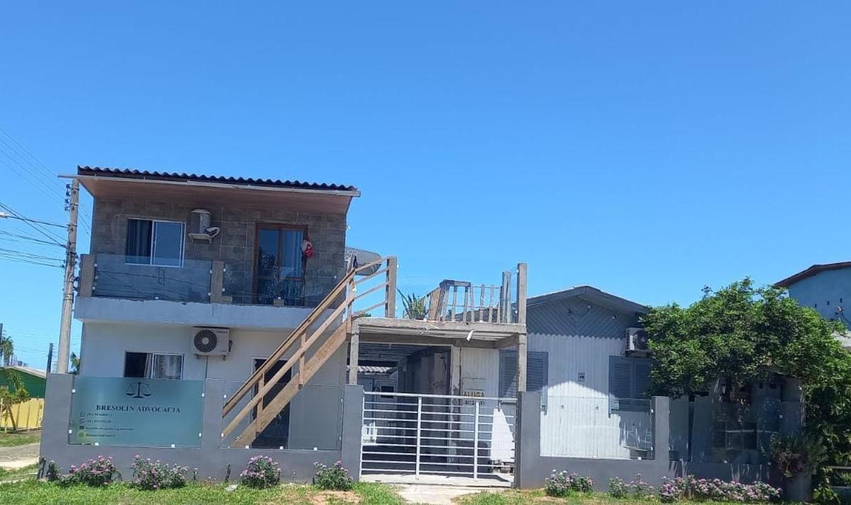 Casa De 2 Quartos Com 2 Ares-Condicionados Em Torres-Rs - Na Mais Bela Praia Gaucha - Cozinha - Banheiro - Tv Smart 32 E Wi-Fi - Estacionamento - Anfitria Superhost No Bnb别墅 外观 照片